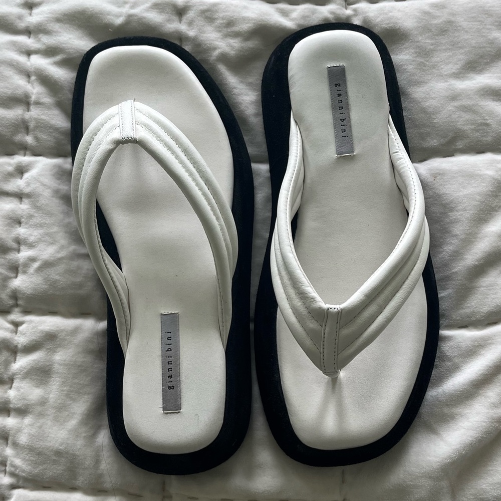 Gianni bini flip flops